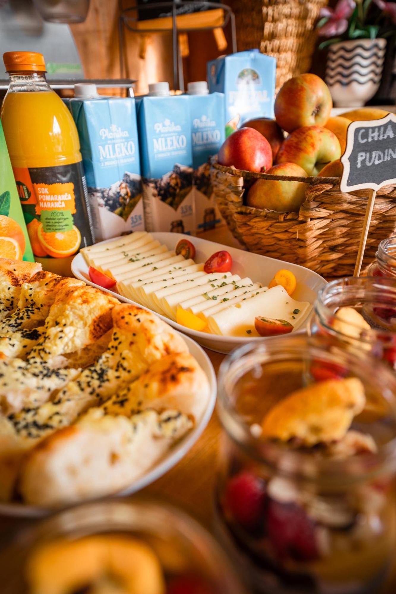Glamping Gozdna Jasa Hotel Бовец Екстериор снимка